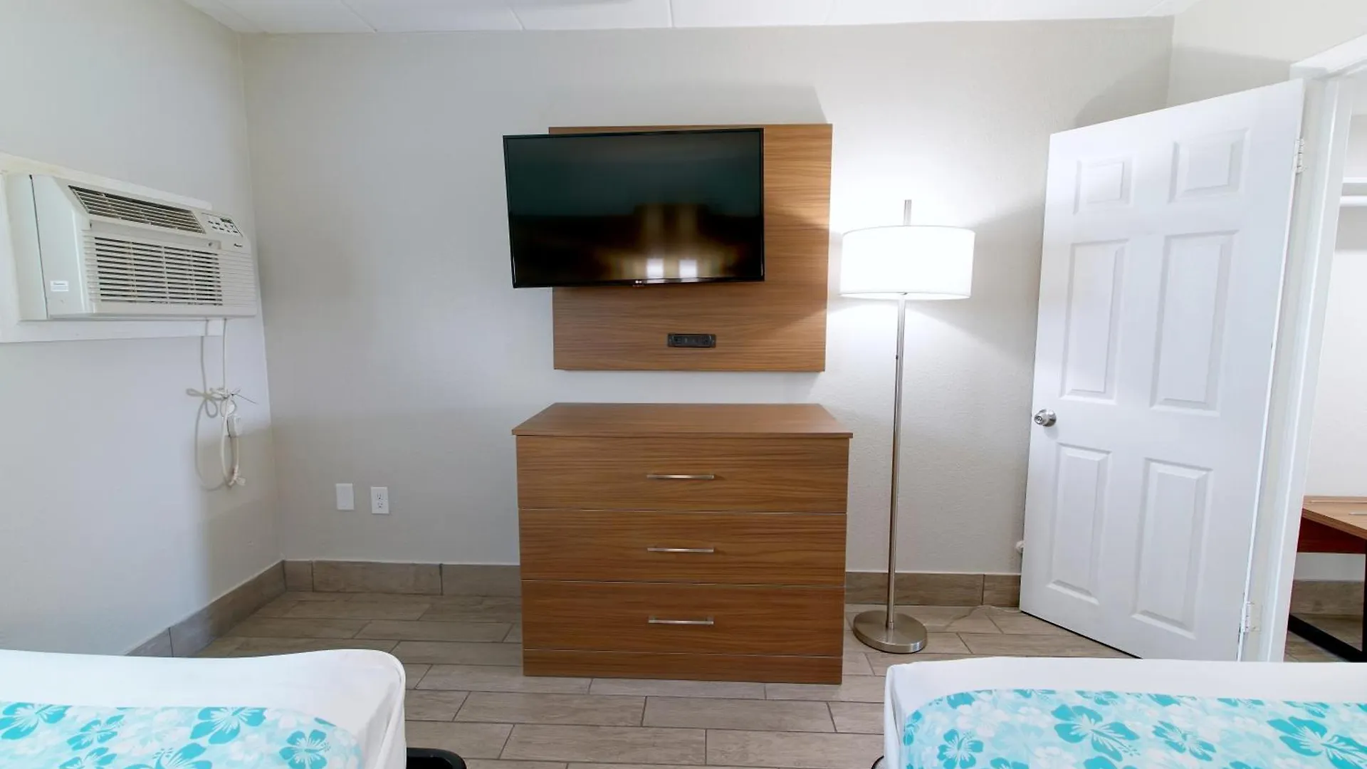 Seashire Inn & Suites Virginia Beach Motel